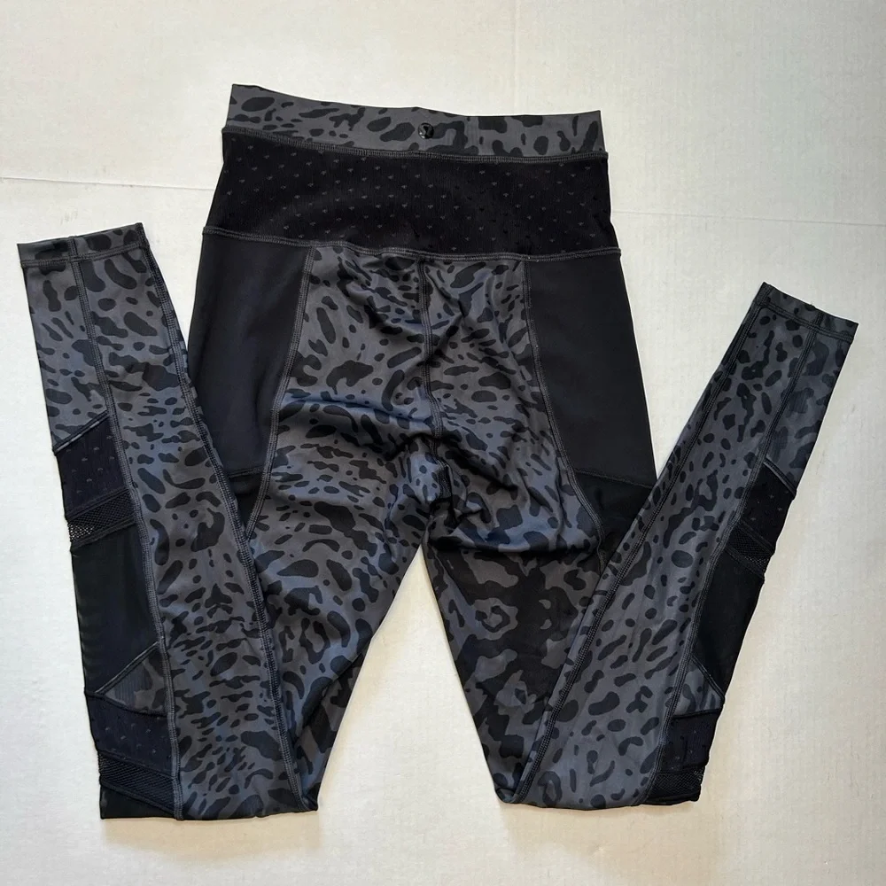 Lululemon Just Breathe animal swirl deep coal print compressionleggings Sz-2 H20